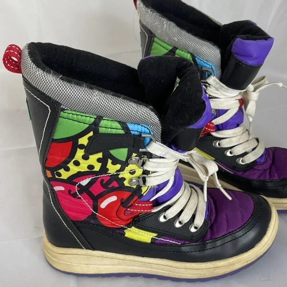 COUGAR Womens/Youth Retro Grabber Snow Boots Cherry Graffiti Purple Black Size 5 - Picture 3 of 10